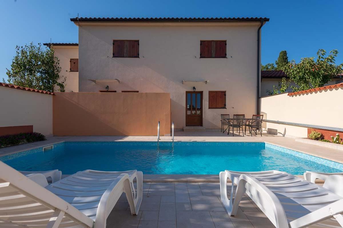 Villa House Melly With Swimming Pool Rovinjsko Selo Exterior foto